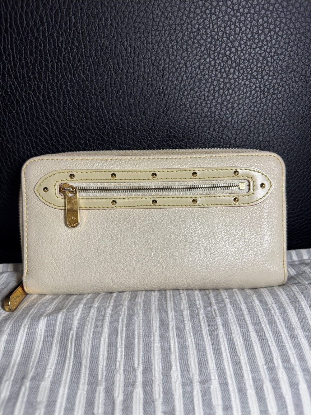 Louis Vuitton Cream Zip-Around Leather Wallet with Gold Hardware